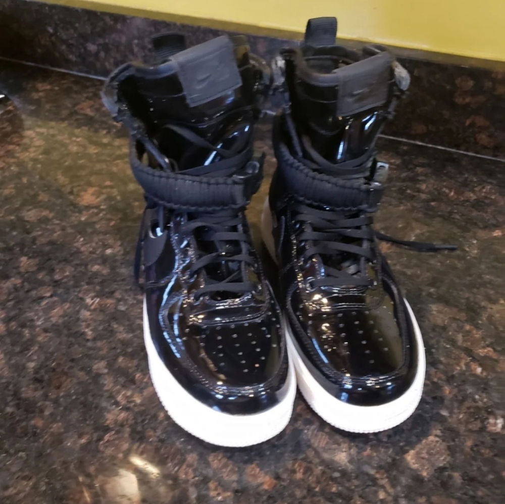 So air force sneaker